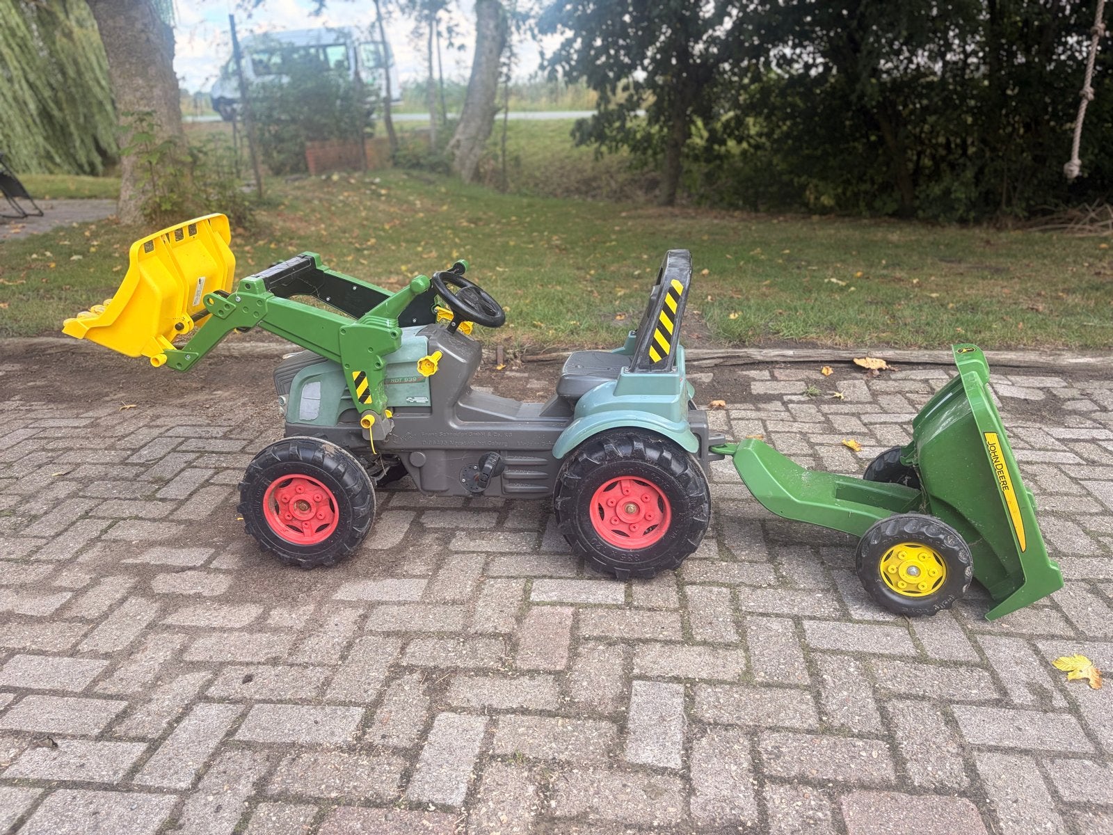 Fendt traptractor met voorlader en kiepaanhanger, Ophalen, Gebruikt, Trapvoertuig