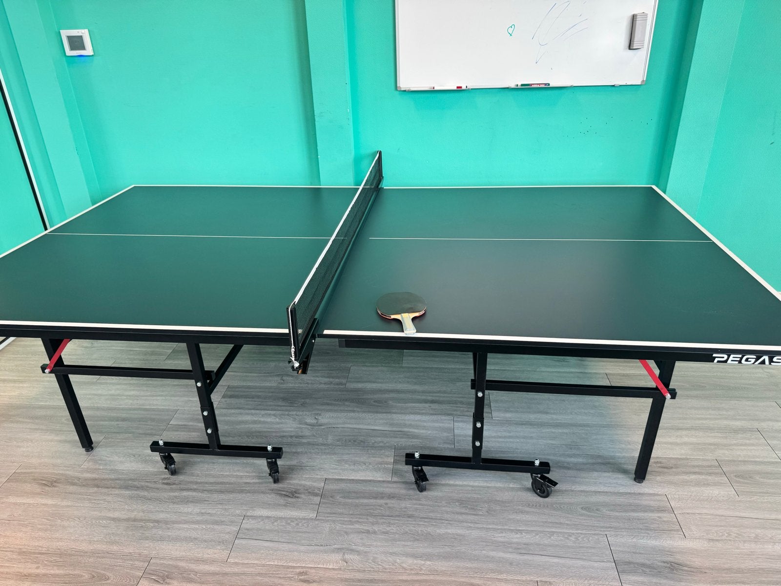 Pegasi Tafeltennistafel - Inklapbaar & Verrijdbaar ZGAN, Ophalen, Zo goed als nieuw, Tafel Indoor, Inklapbaar
