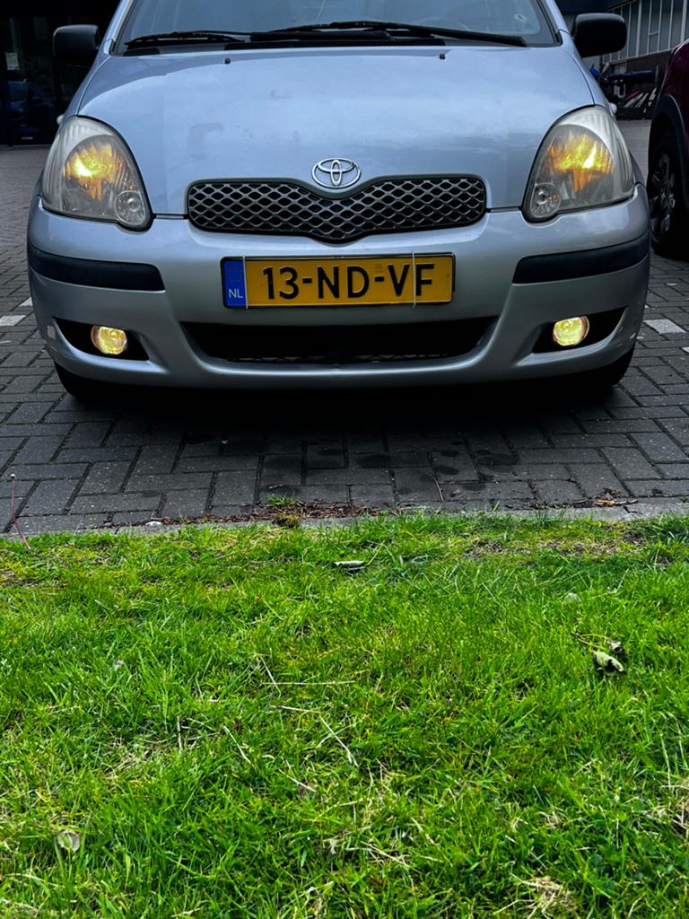 Toyota Yaris 1.3 16V Vvti 5DR Linea Terra 2003 Grijs, Voorwielaandrijving, 4 cilinders, 400 kg, Origineel Nederlands