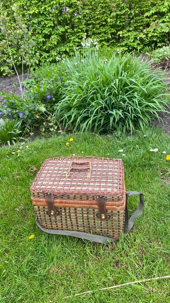 Rieten picknick mand, Ophalen, Zo goed als nieuw