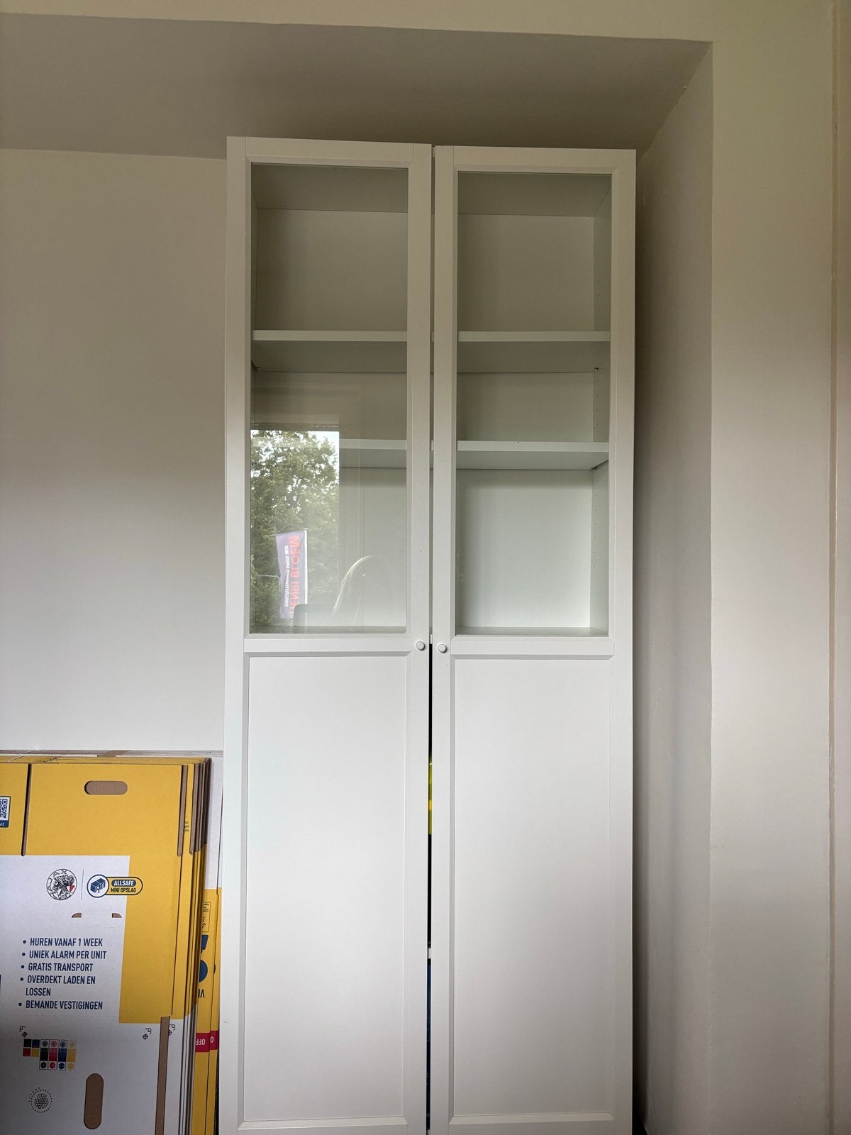 Witte IKEA Billy/Oxberg boekenkast/servieskast met glas, Huis en Inrichting, Kasten | Boekenkasten, Ophalen, Gebruikt, 200 cm of meer