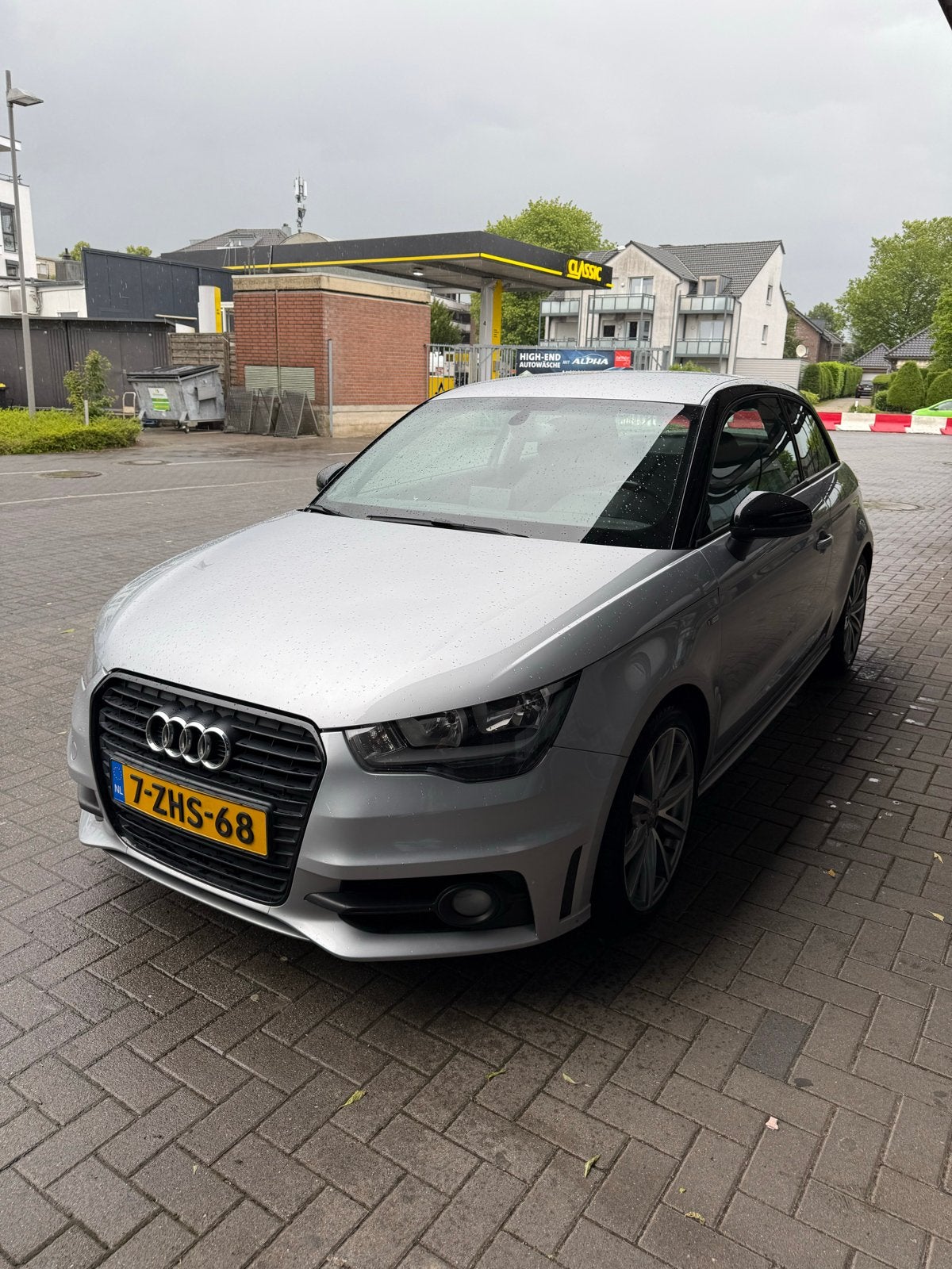 Audi A1 1.2 Tfsi 2014 Grijs S Line, Auto's, Voorwielaandrijving, Stof, 4 stoelen, Origineel Nederlands