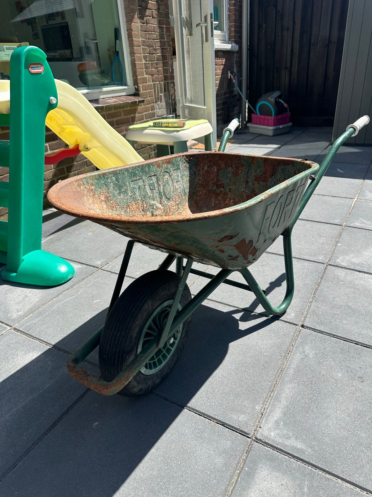 Gebruikte kruiwagen - Ideaal voor tuinwerk, Tuin en Terras, Kruiwagens, Ophalen of Verzenden, Gebruikt, Handmatig, Tweewielig