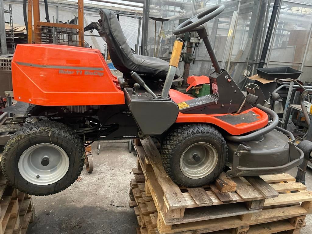 Husqvarna zitmaaier, Tuin en Terras, Ophalen, Zo goed als nieuw, Opvangbak, Minder dan 90 cm