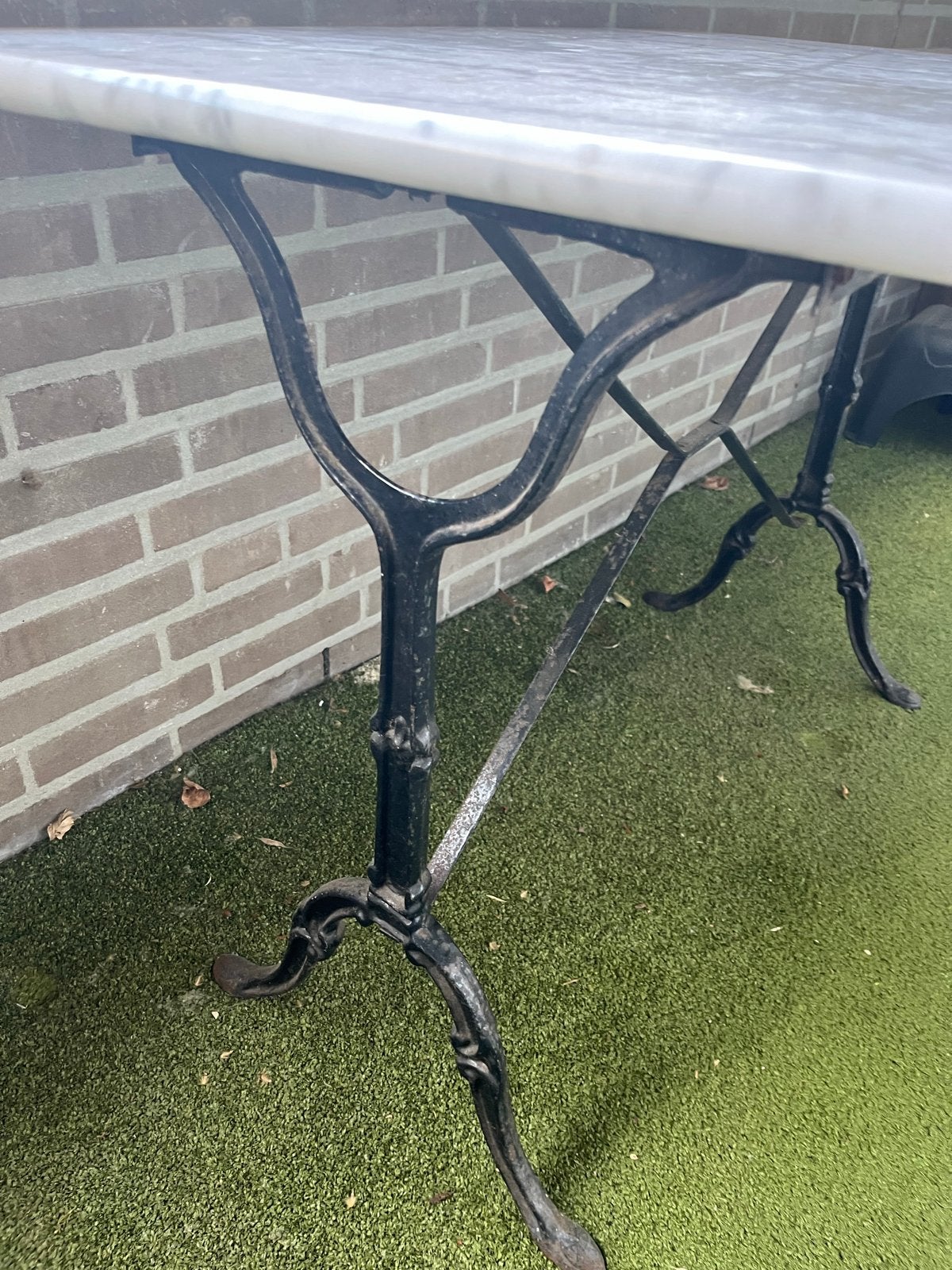 Vintage marmeren bistrotafel met gietijzeren onderstel, Antiek en Kunst, Ophalen