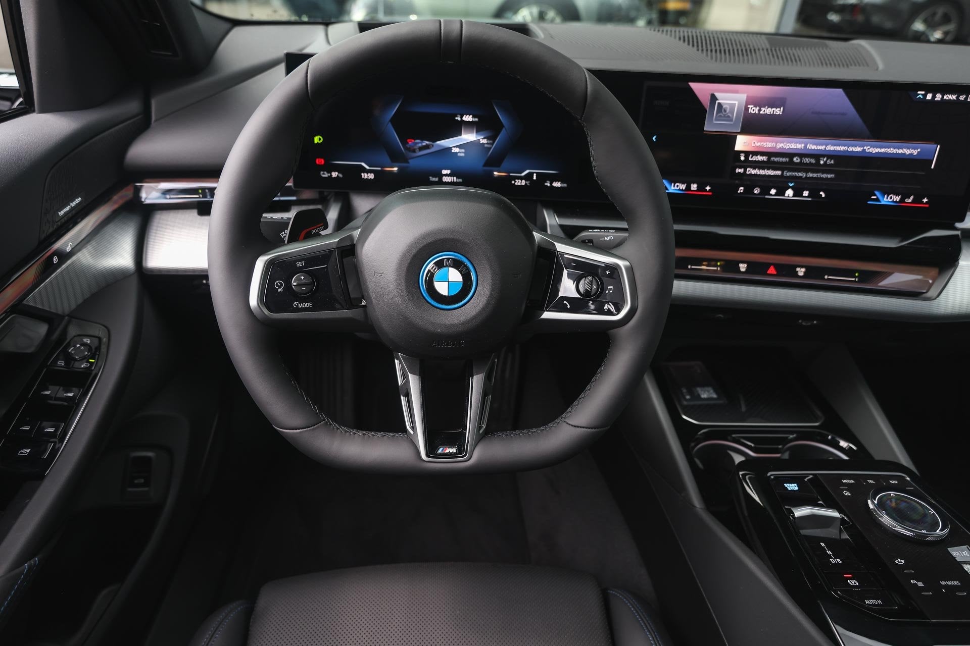 BMW i5 eDrive40 M Sport / Adaptieve LED / Parking Assistant, Achterwielaandrijving, Zwart, Met garantie (alle), 340 pk