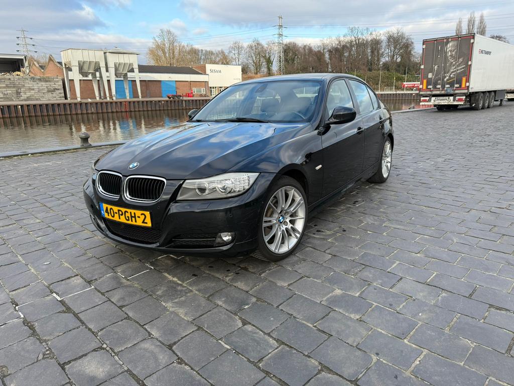 BMW 3-Serie 2.0 I 318 2011 Zwart, Auto's, BMW, Particulier, 3-Serie, Benzine, B, Sedan, Handgeschakeld, Origineel Nederlands, Zwart