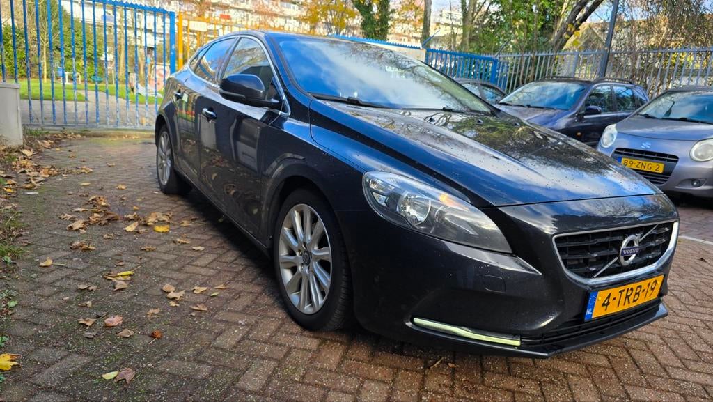 Volvo V40 1.6 T4 180PK Powershift 2014 Zwart, Auto's, 4 cilinders, 179 pk, Zwart, Origineel Nederlands