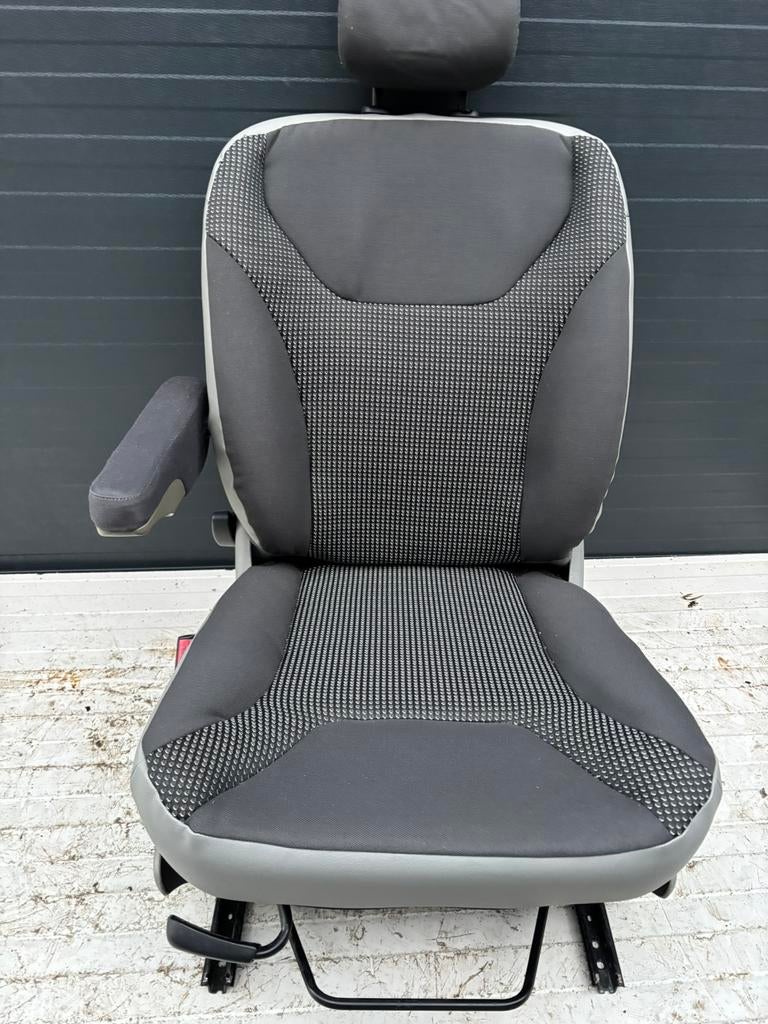 zgan stoel links chauffeur Opel Vivaro Renault Trafic, Auto-onderdelen, Interieur en Bekleding, TymTop, Tymtop5@gmail.com, 3161ek