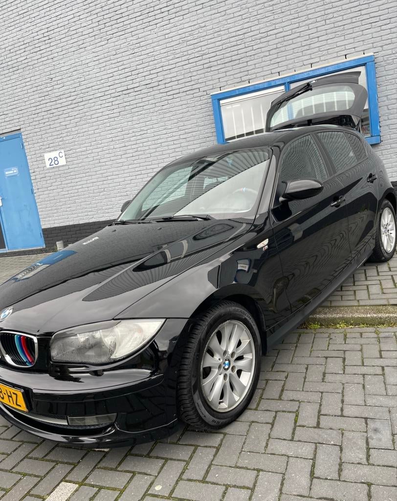 BMW 1-Serie 1.6 116I 5DR 2008 Zwart, Auto's, BMW, Particulier, 1-Serie, Benzine, Euro 4, B, Hatchback, Handgeschakeld, Geïmporteerd