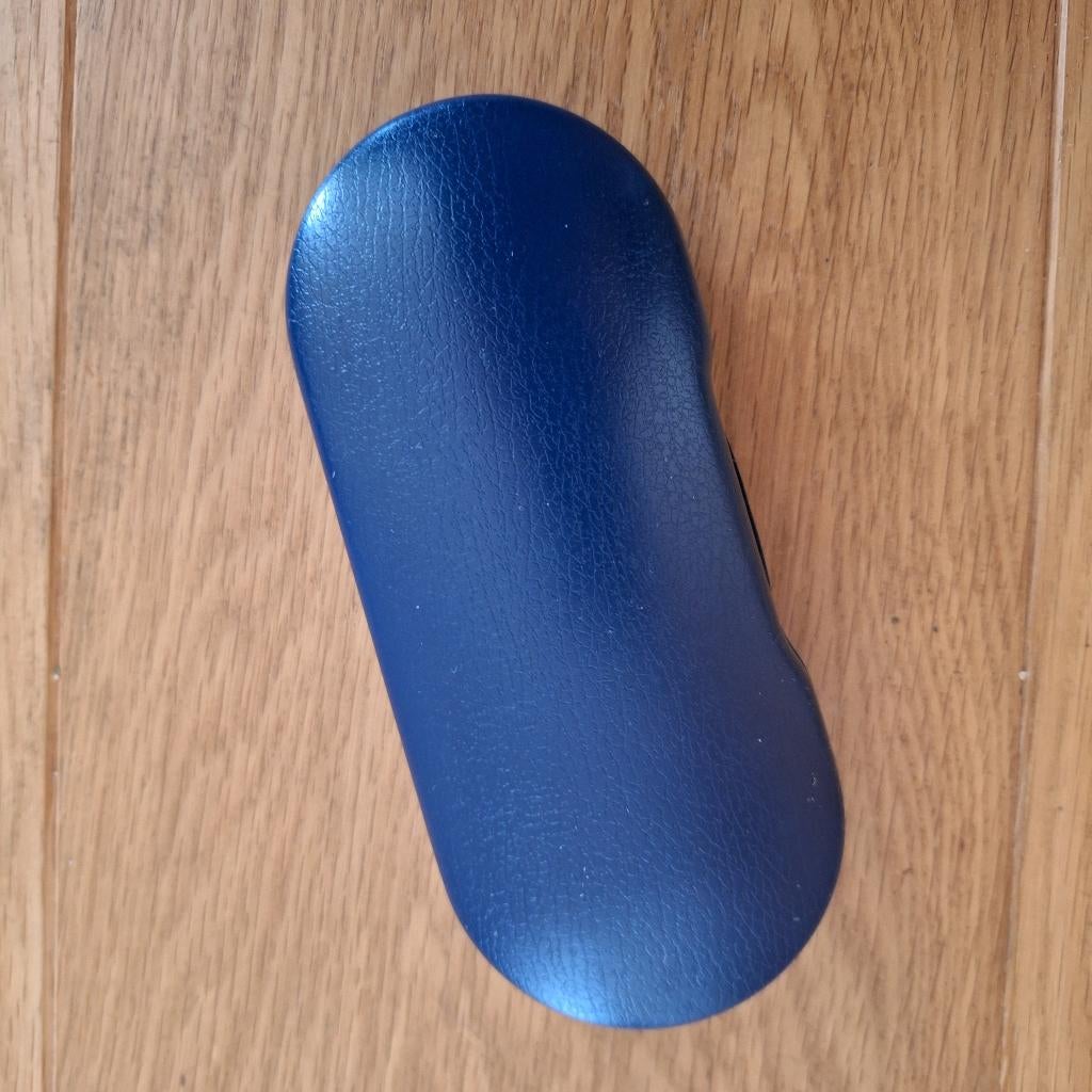 Nieuwe donkerblauwe brillendoos, Ophalen of Verzenden, Nieuw, Blauw, Overige merken