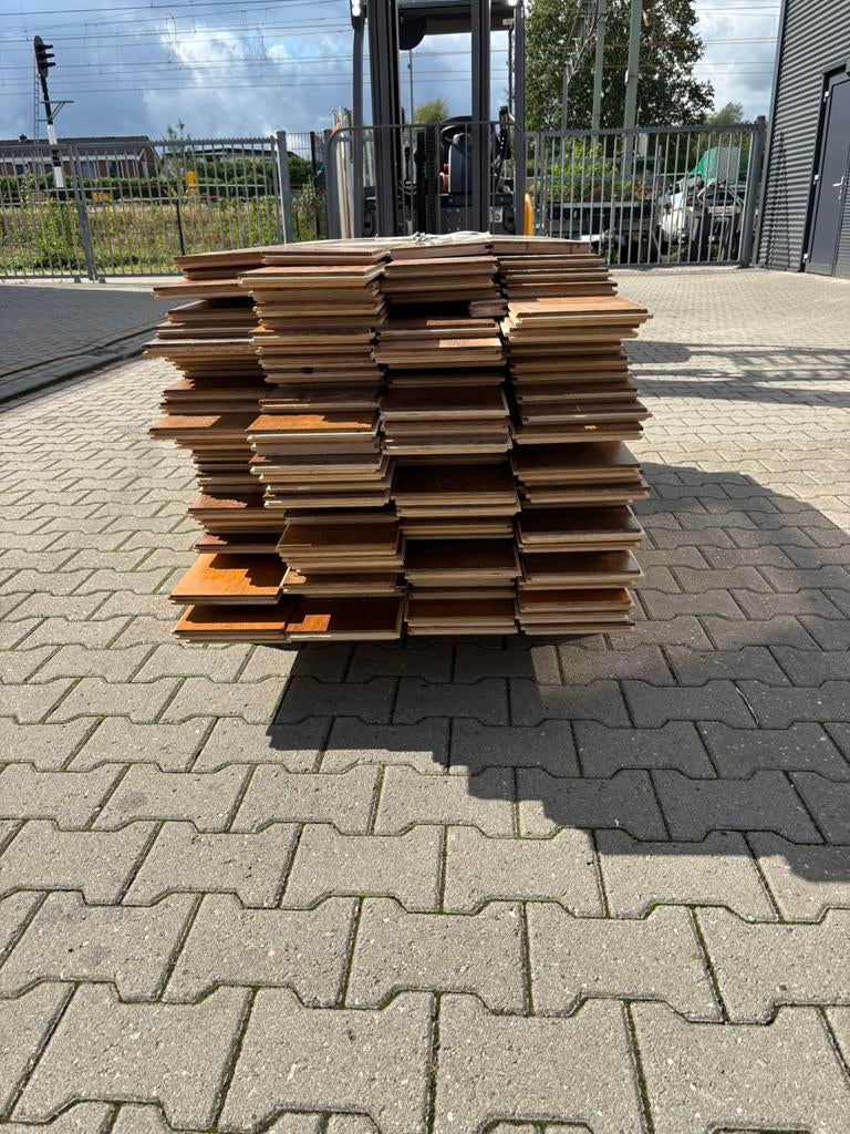 38 m2 eiken multivloer . 18 cm breed 2 cm dik verouderd, Gebruikt, 2e hands product, 2e hands product, 2e hands product