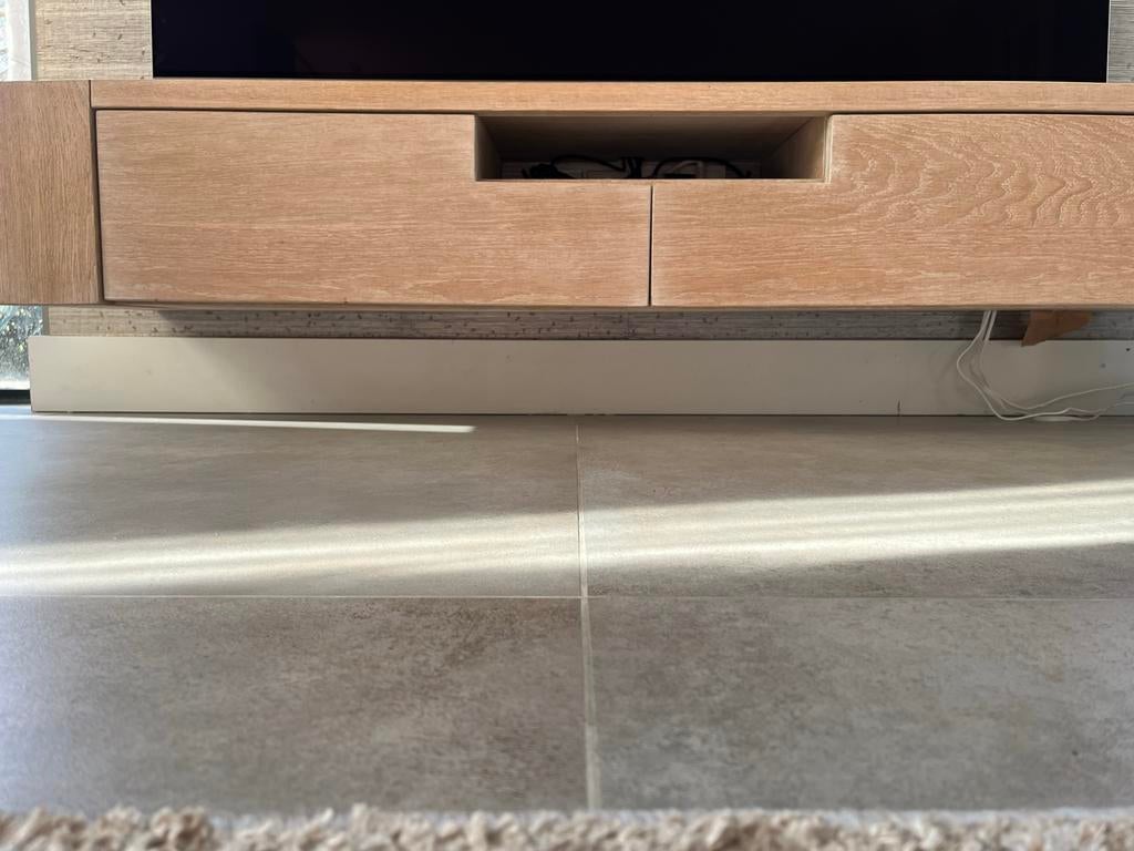 Zwevend Massief Eiken TV Meubel - White Wash Geolied, Ophalen, 150 tot 200 cm, Eikenhout, Zo goed als nieuw