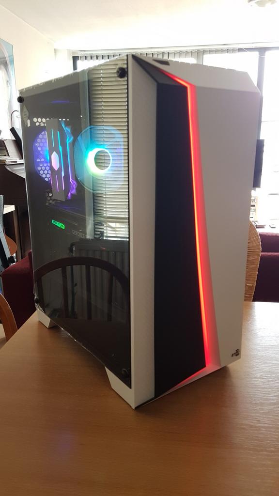 Dikke AeroCool Game PC, Ryzen 7 3700X, RTX 2070S, 32GB RAM!!, Met monitor, 32 GB, Ophalen of Verzenden, Zo goed als nieuw