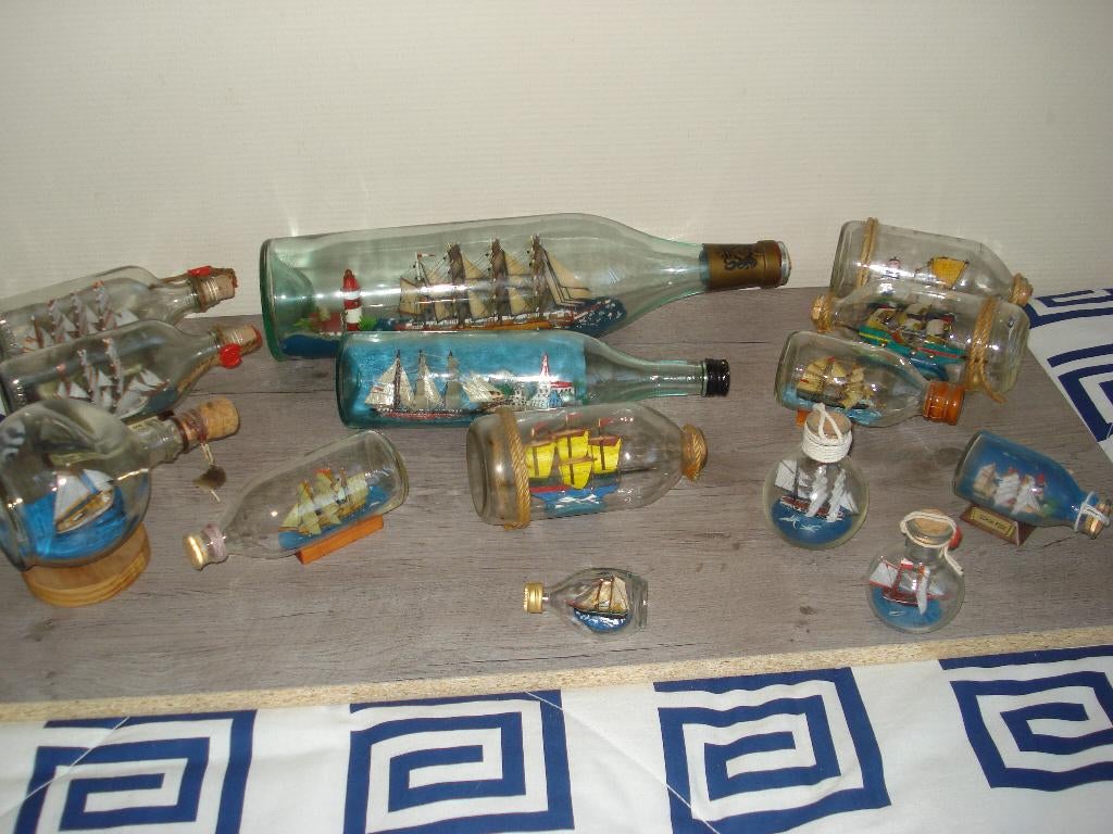 VERZAMELING  BOTEN IN FLES, Ophalen, Gebruikt, Motorboot of Zeilboot, Schaalmodel