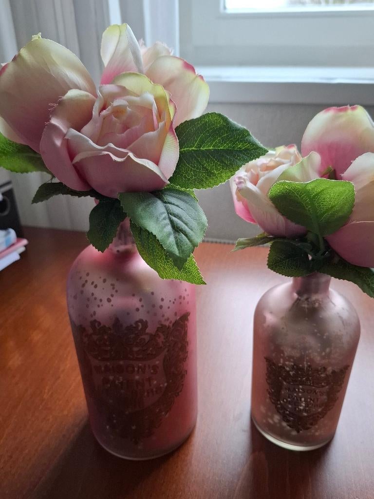 Vaasjes met kunstrozen, Huis en Inrichting, Woonaccessoires | Kunstplanten en Kunstbloemen, Ophalen, Zo goed als nieuw, Binnen