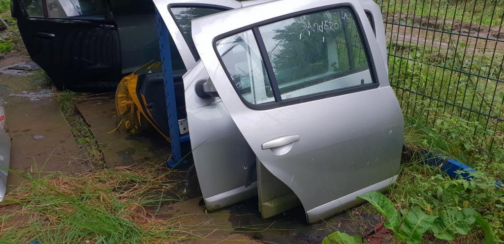 DACIA SANDERO PORTIEREN 4 STUKS BJ 2011, Ophalen of Verzenden, Gebruikt, Deur