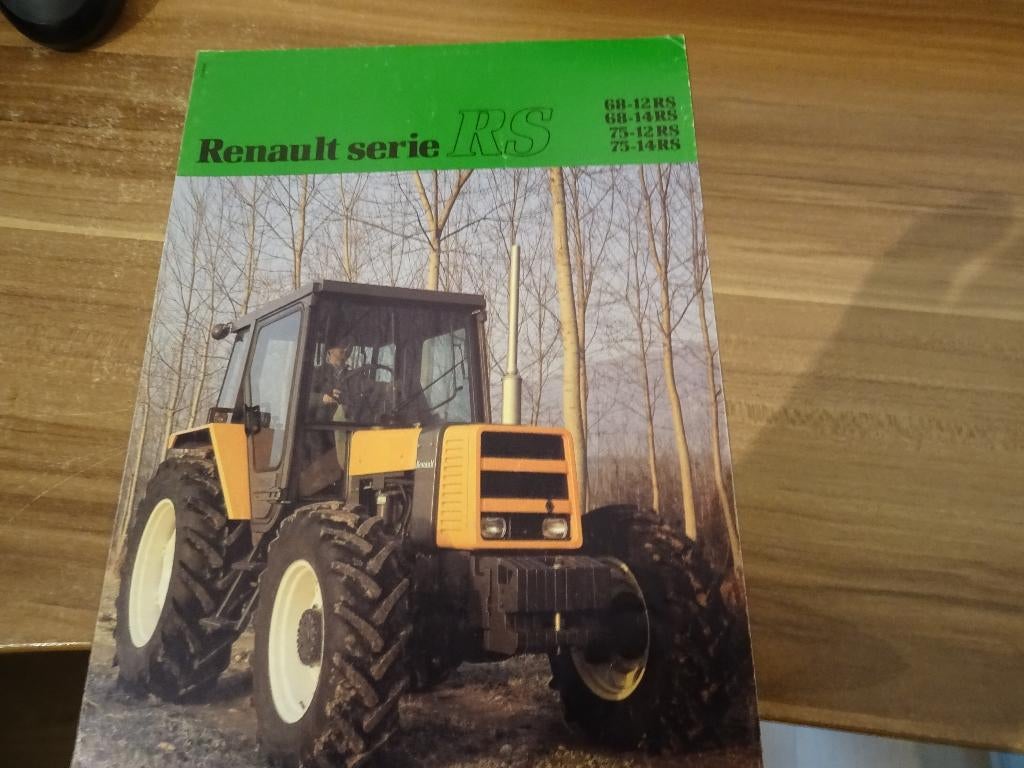 Een setje renault trekkers folders, Boeken, Catalogussen en Folders, Ophalen of Verzenden, Zo goed als nieuw, Folder