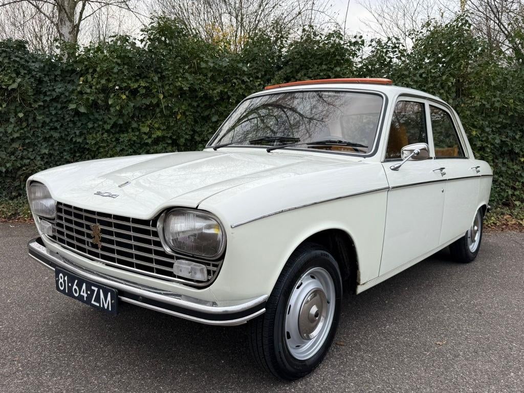 Peugeot 204 1.1 Sedan 1973 Beige Oldtimer, Auto's, 60 pk, Beige, Bedrijf, Handgeschakeld