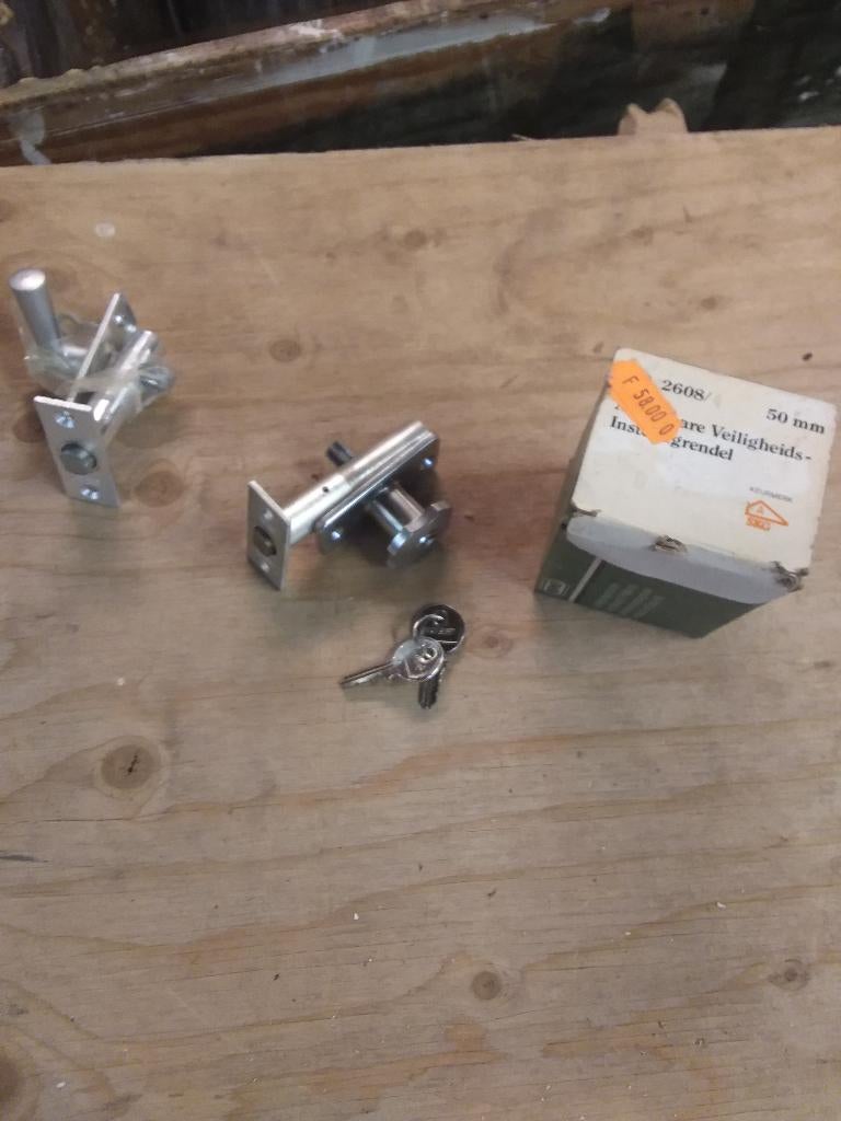 Nemef 2608 50mm insteekgrendel, met sleutel., Ophalen, Nieuw, Overige materialen, Slot