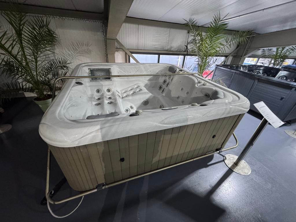 Wellis spa / bubbelbad direct leverbaar