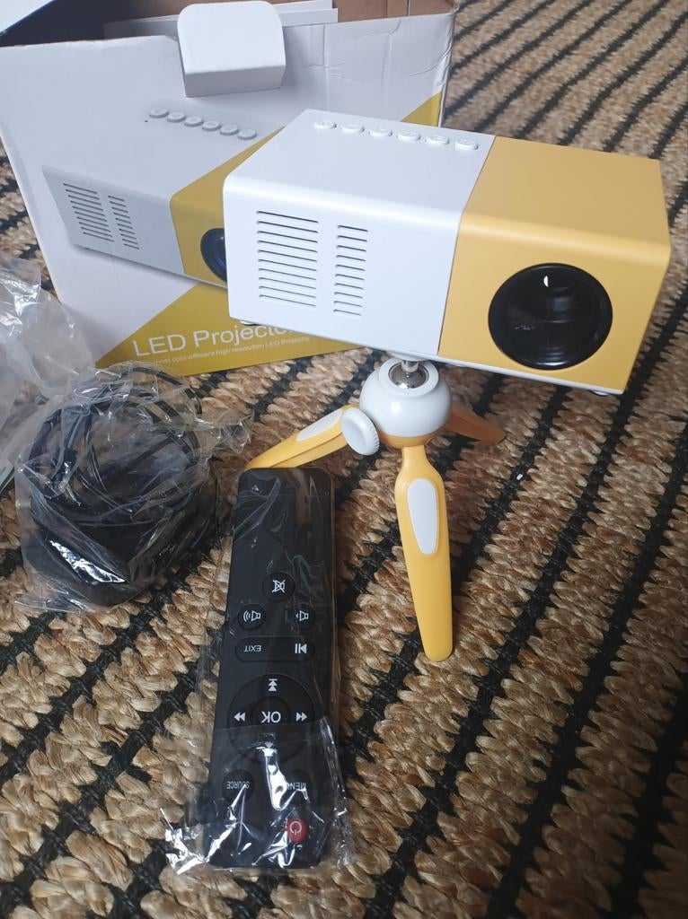 Mini beamer, Audio, Tv en Foto, Beamers, Ophalen of Verzenden, Zo goed als nieuw, LED