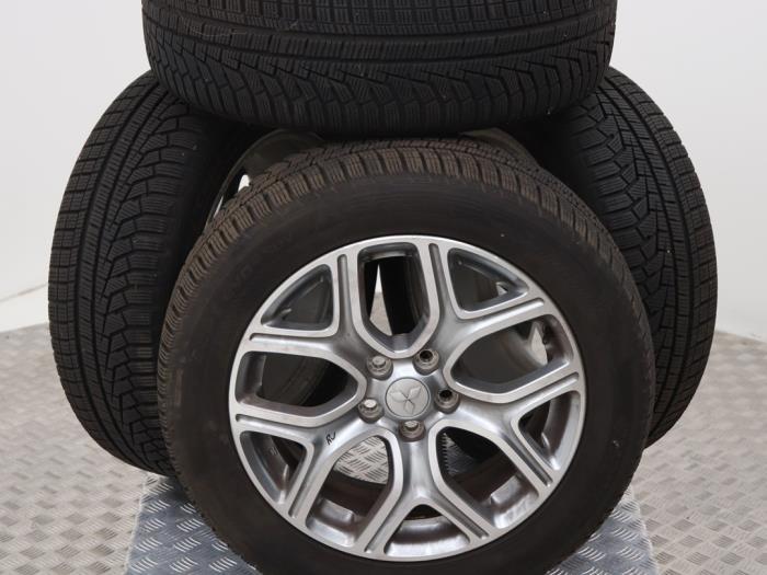 Sportvelgenset + banden van een Mitsubishi Outlander (Outlan, 12 maanden garantie, Gebruikt, -, -