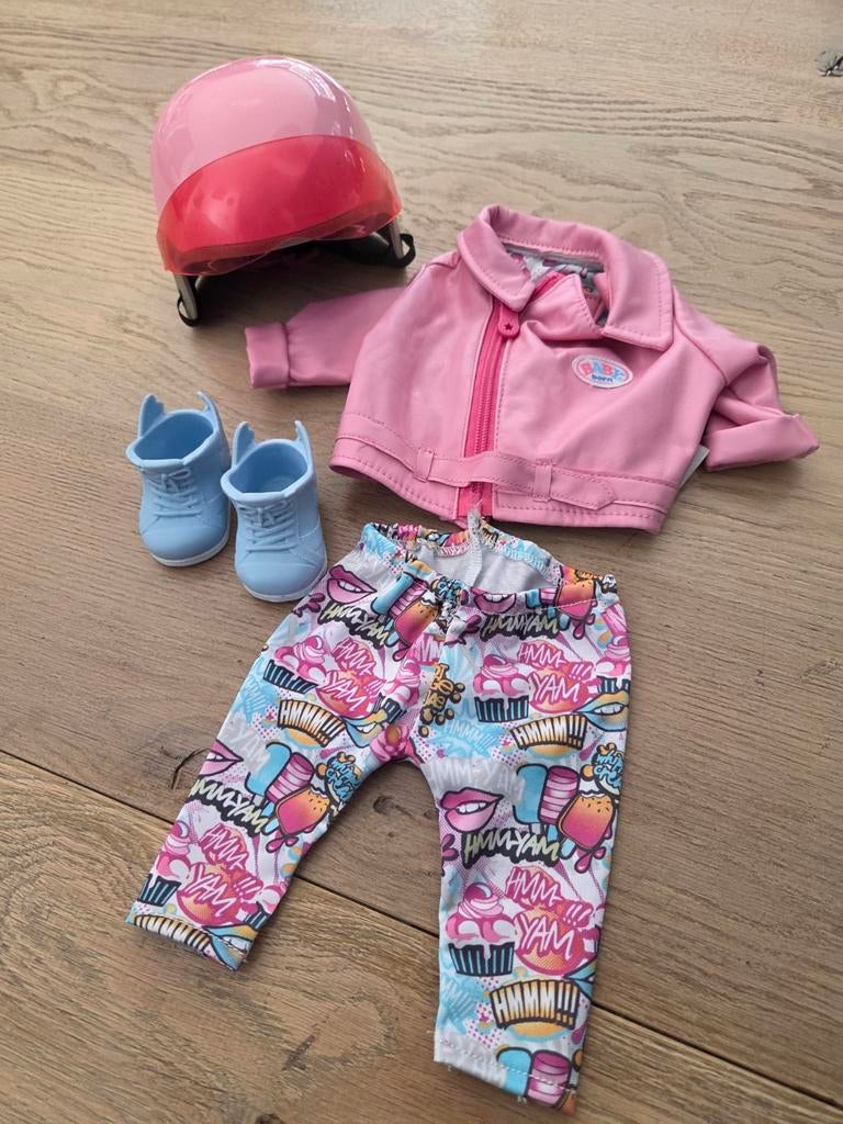 Baby Born scooter outfit en/of helm €12 p/st, Ophalen of Verzenden, Zo goed als nieuw, Babypop