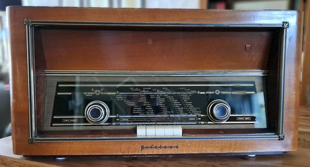 Aristona radio SA3040A (omgebouwd), Ophalen, Radio