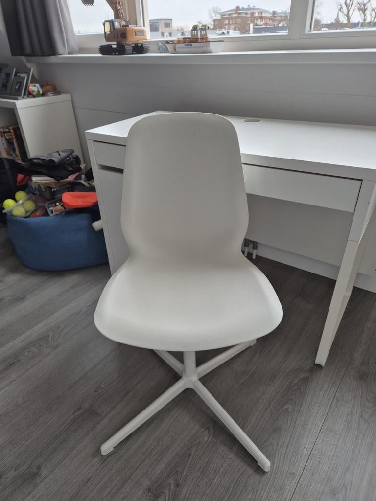 Ikea bureaustoel, In hoogte aan te passen, Ophalen, Zo goed als nieuw, Wit, Bureaustoel