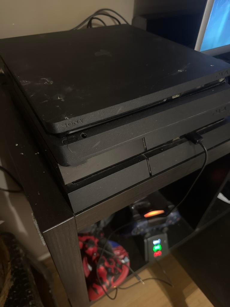 Ik heb twee PlayStation 4-consoles en ik wil ze verkopen., Spelcomputers en Games, 1 speler, Ophalen of Verzenden, Vanaf 3 jaar