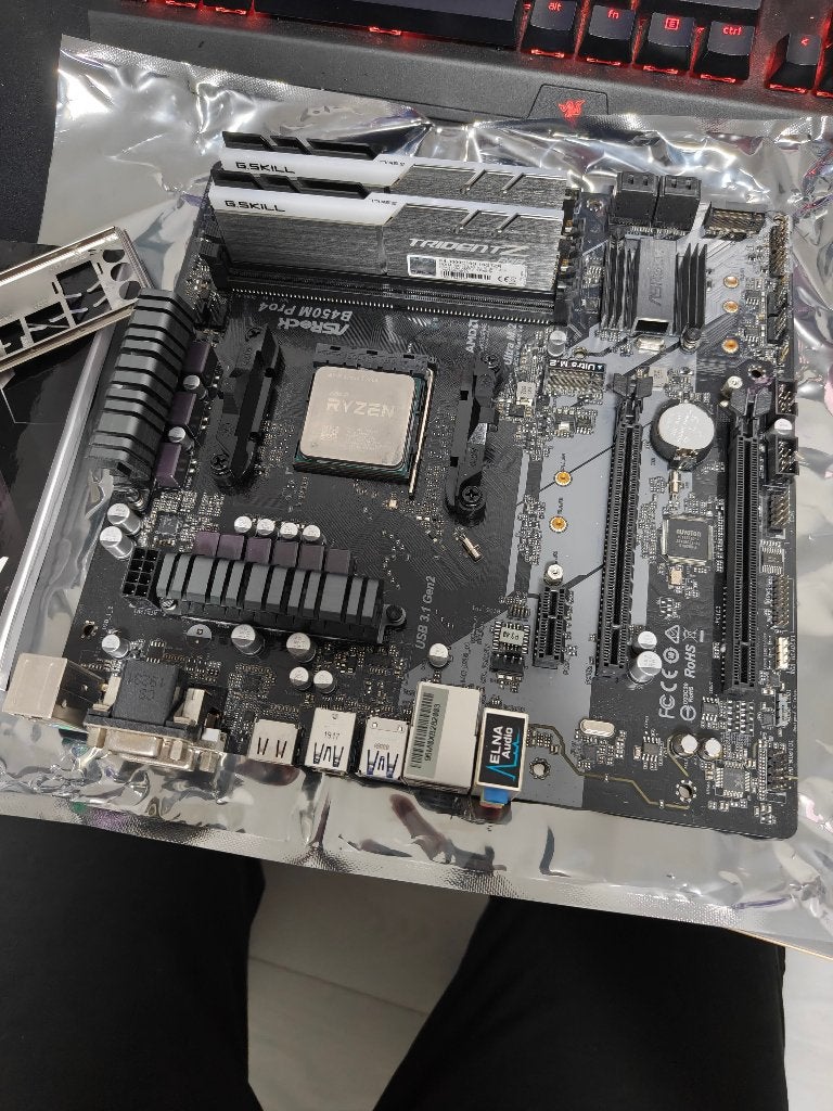 Motherboard - AMD Ryzen CPU-  Skill 16GB DDR4 RAM, Computers en Software, Ophalen, DDR4, Socket AM4, AMD