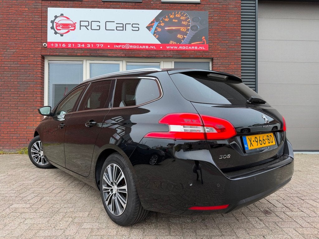 Peugeot 308 SW 1.2 PureTech Blue Lease Premium / Leder / Nav, Gebruikt, 1199 cc, Zwart, 3 cilinders