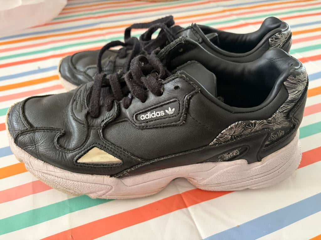 Adidas maat 40, Gebruikt, Overige sporten, Kleding, Ophalen