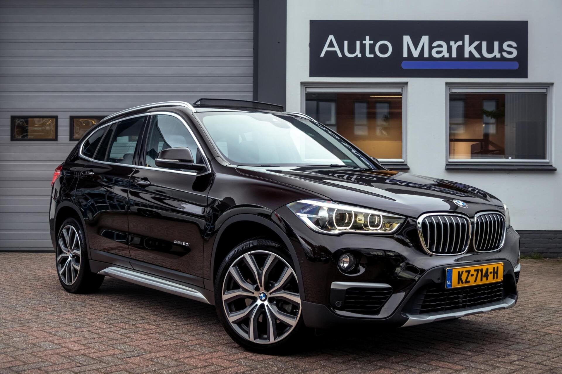 BMW X1 sDrive20i Xline|Pano|HUD|Memory|LED|HiFi|Leder|Sports, Auto's, 1998 cc, Euro 6, Bruin, Bedrijf