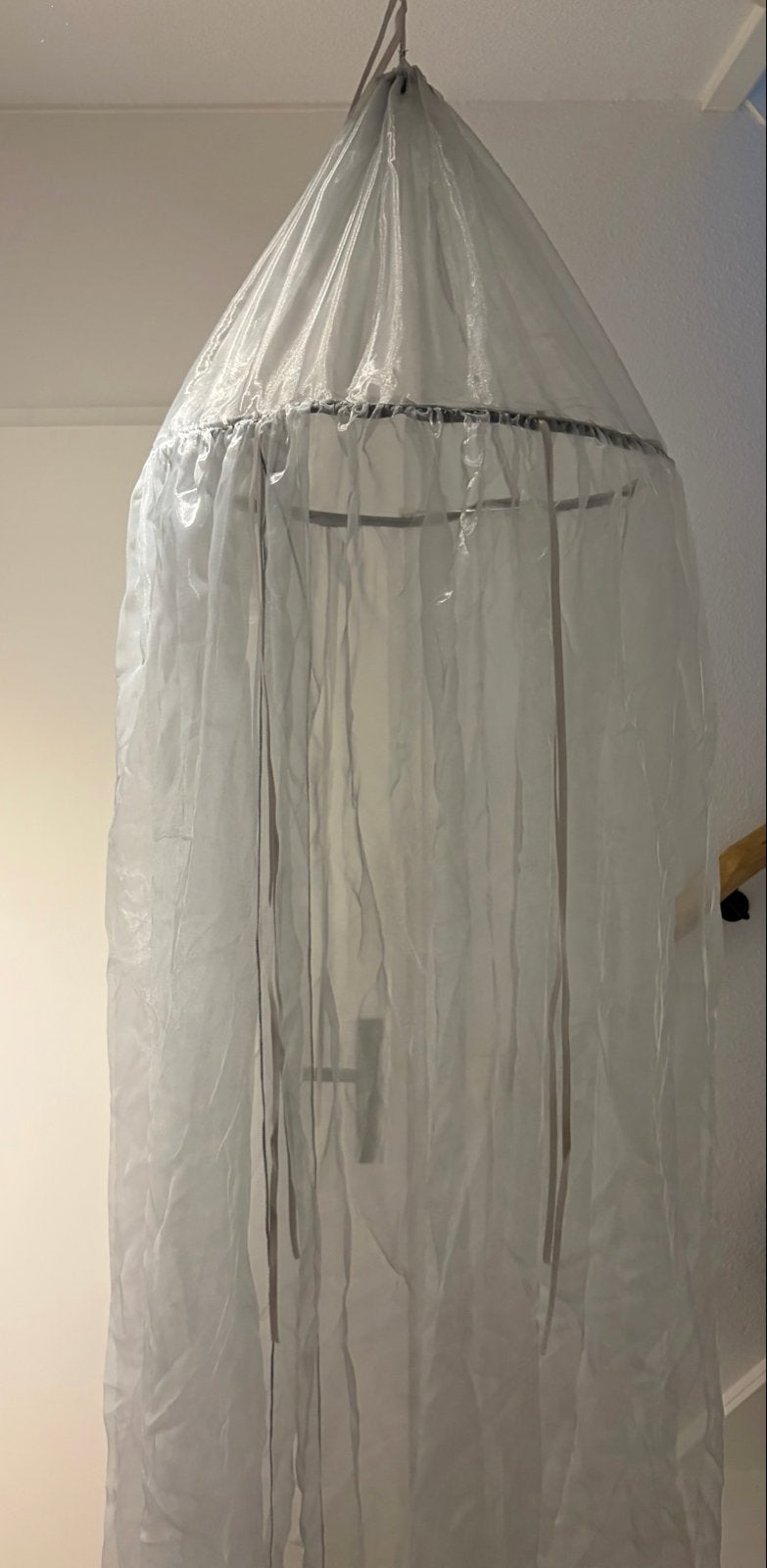 Babouche bedhemel/klamboe van grijs organza, Ophalen, Gebruikt, Wieg