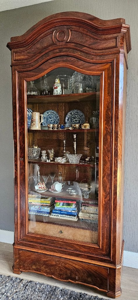 Atieke spiegelkast, Ophalen