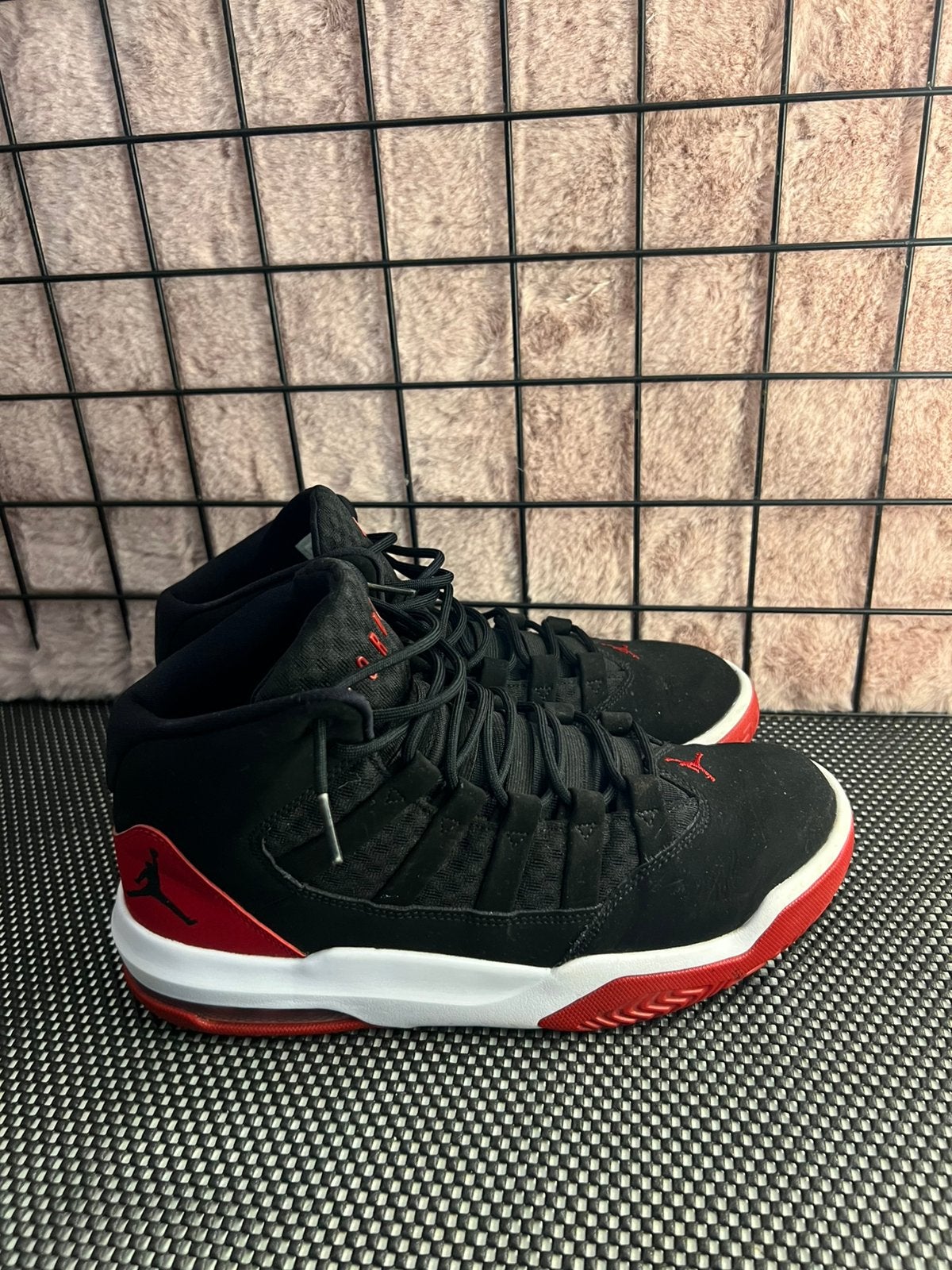 Jordan max aura 2 (maat 42), Verzenden, Zo goed als nieuw, Schoenen