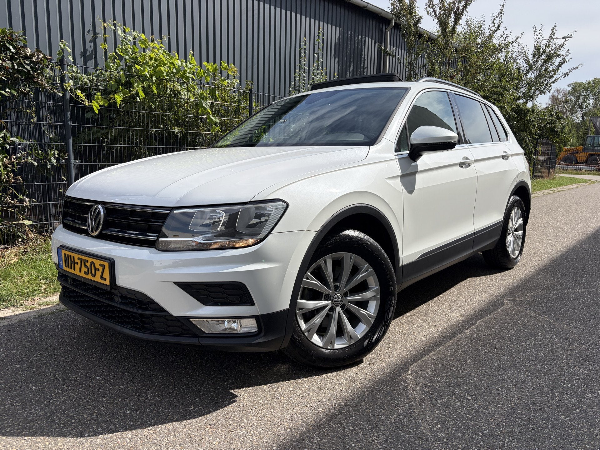 Volkswagen Tiguan 1.4 TSI Comfortline / NAVI / PANORAMADAK /, Voorwielaandrijving, Gebruikt, Euro 6, 4 cilinders