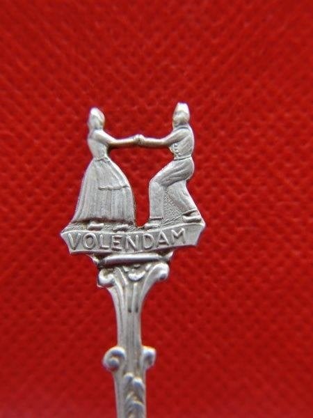 Lepeltje: Volendam Klederdracht paartje, Antiek en Kunst, Verzenden