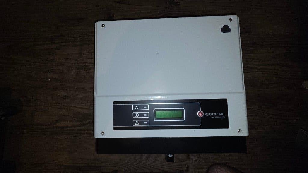GoodWE GW2500-NS omvormer voor zonnepanelen, Doe-het-zelf en Verbouw, Elektra en Kabels, Ophalen of Verzenden, Gebruikt, Overige typen