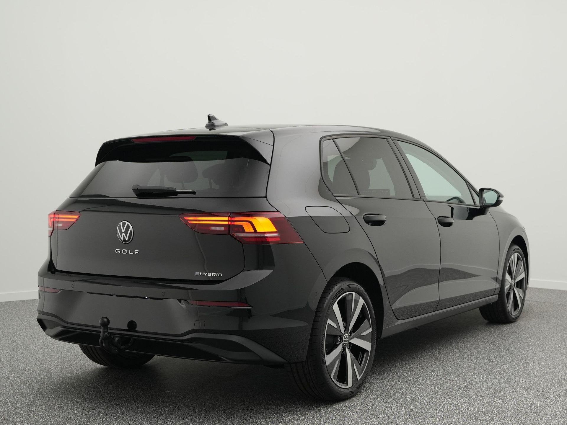 Volkswagen Golf Life Edition 1.5 eHybrid 204 PK | Trekhaak |, Stof, 1498 cc, 4 cilinders, 150 min