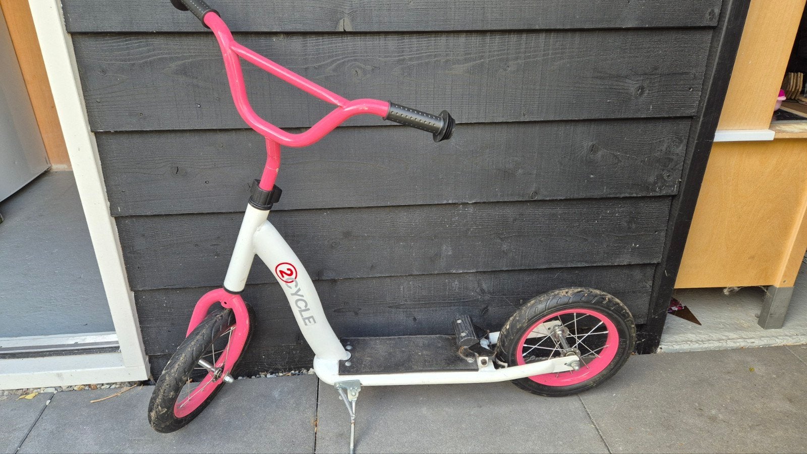 Roze/witte step met luchtbanden voor kinderen - 2Cycle, Fietsen en Brommers, Steps, Ophalen, Gebruikt, Gewone step, 2Cycle
