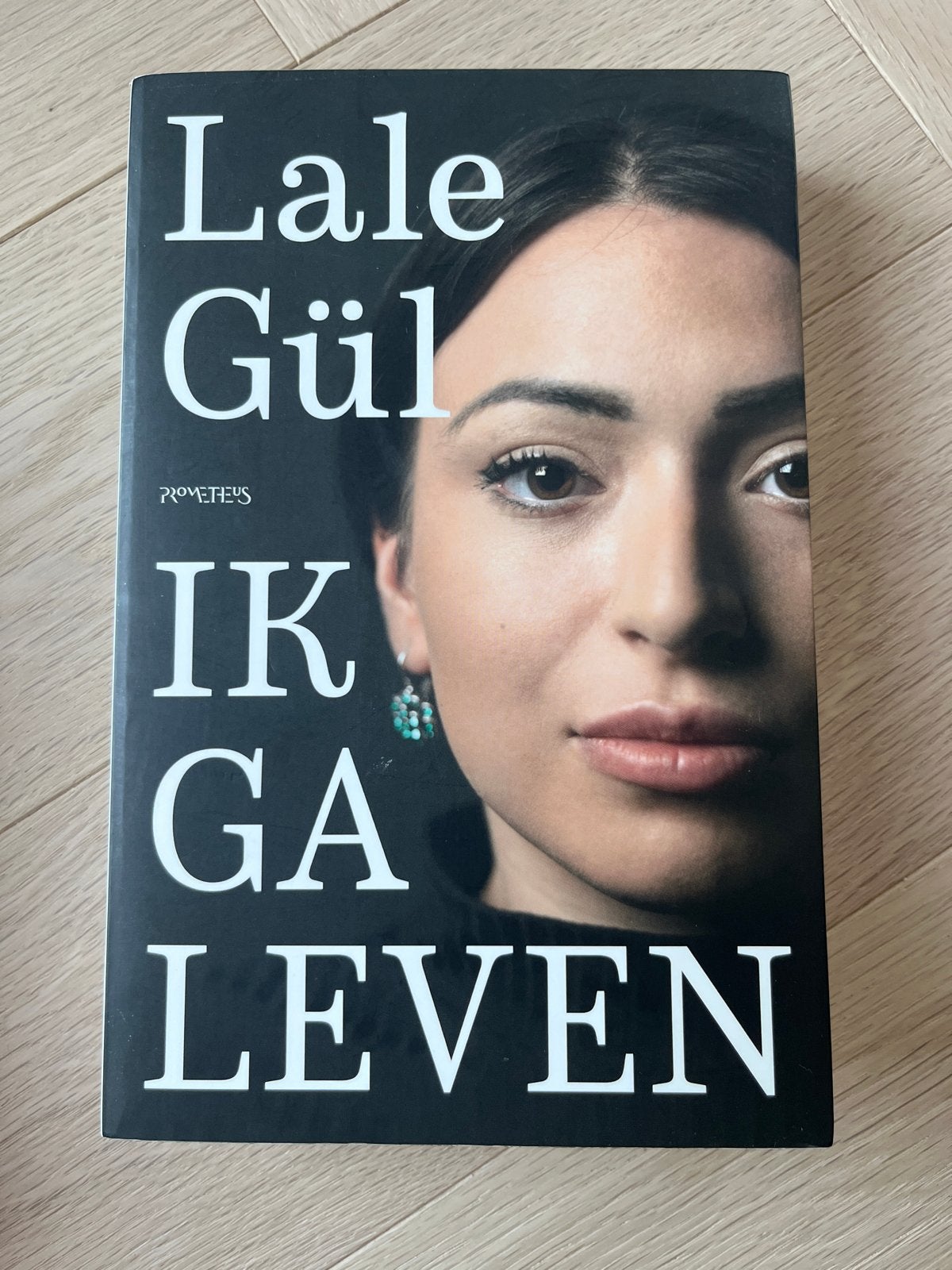 Ik Ga Leven - Lale Gül (Roman), Boeken, Ophalen of Verzenden, Gelezen, Nederland