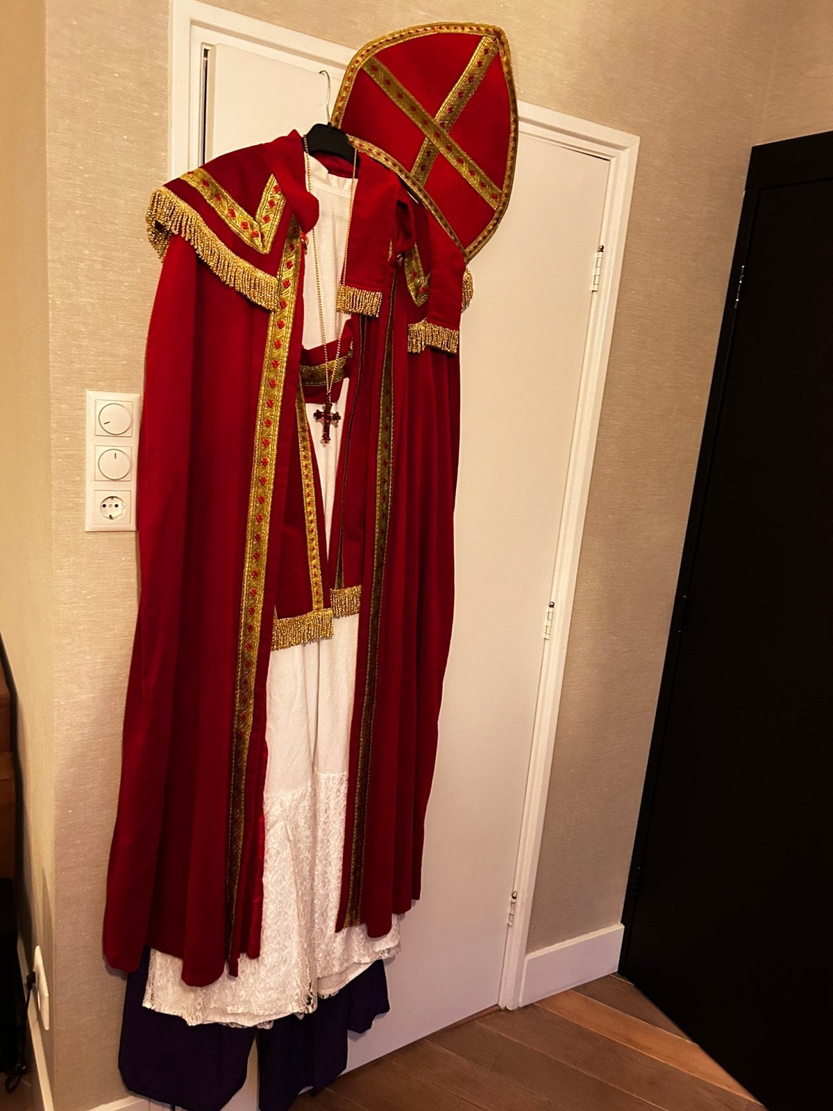Compleet sinterklaaskostuum, Ophalen of Verzenden, Zo goed als nieuw, Maat 56/58 (XL)
