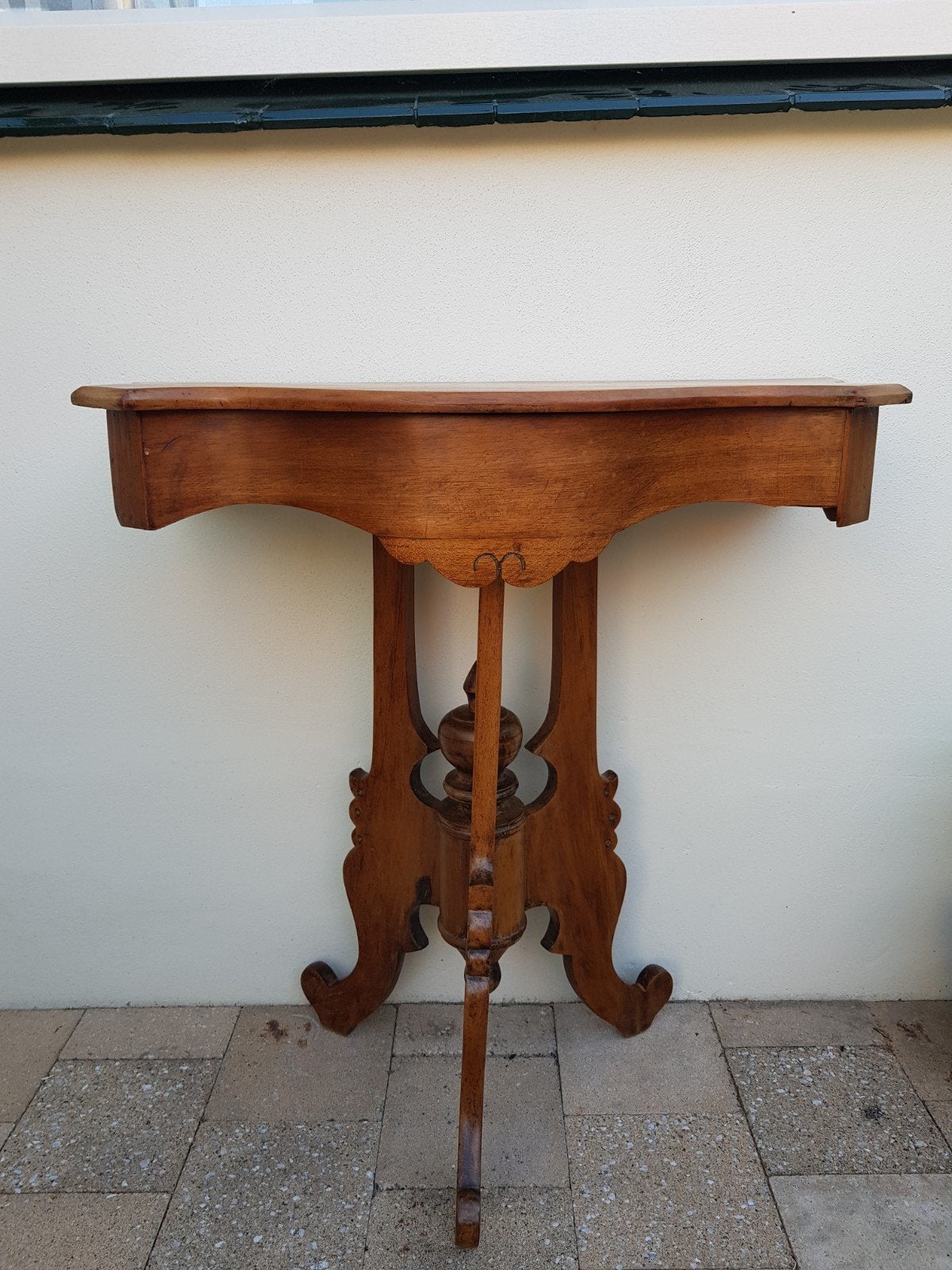 Oude houten sidetable of wandtafel., Ophalen
