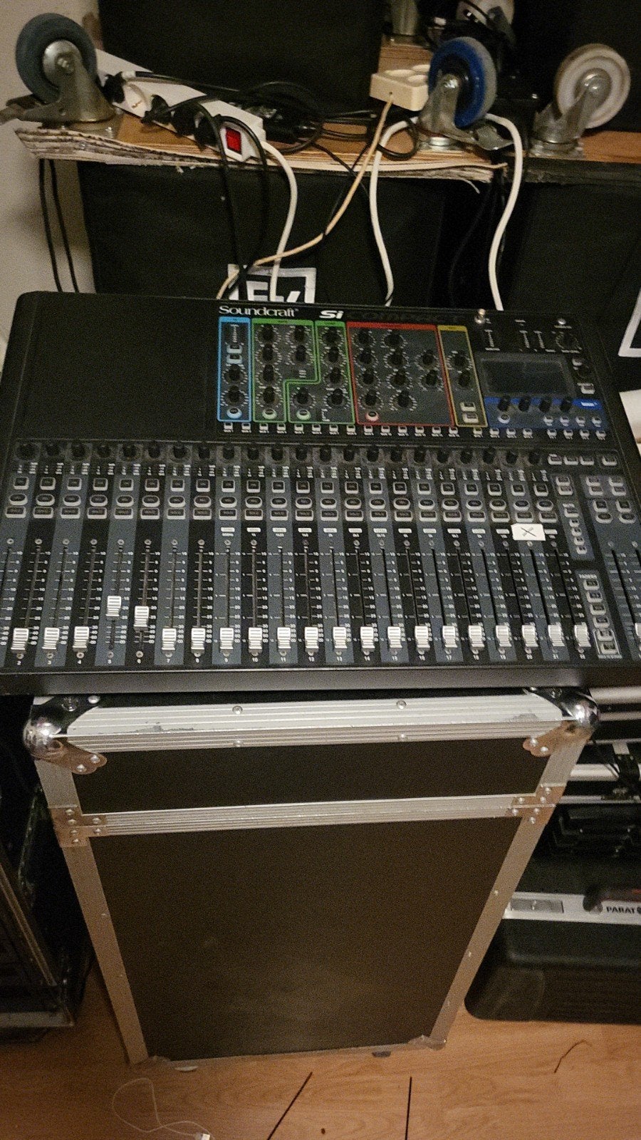 Soundcraft Si Compact 22 - Fader 21 werkt handmatig, Muziek en Instrumenten, Mengpanelen, Ophalen of Verzenden, Gebruikt, 20 kanalen of meer