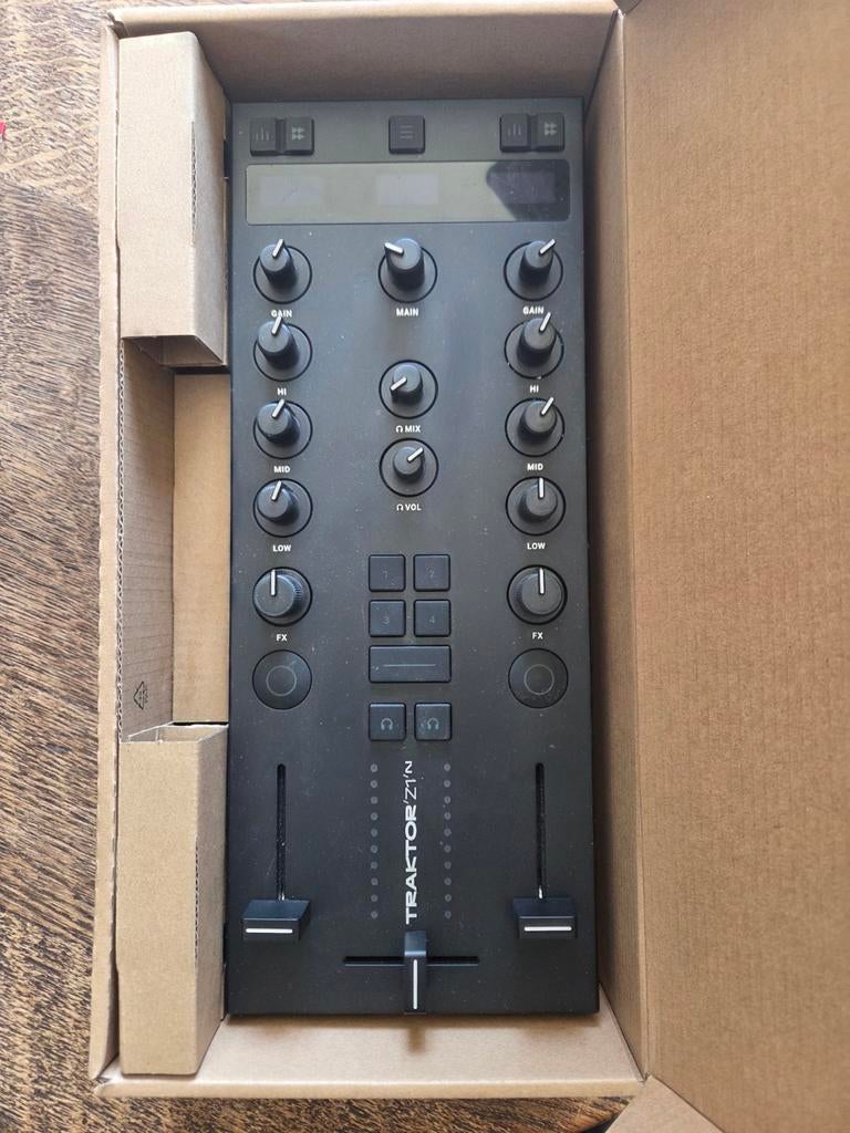 Native Instruments Traktor Z1 mk2 DJ + Traktor pro 4.0, Ophalen of Verzenden, Zo goed als nieuw, Overige merken