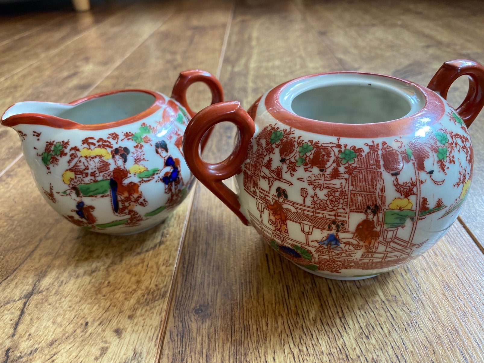 vintage suikerpotje en melkkannetje met japanse motieven., Antiek en Kunst, Antiek | Keramiek en Aardewerk, Ophalen of Verzenden