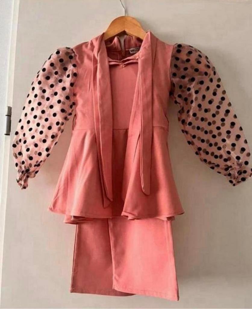 Meisjes pak 4-5 jaar nieuw, Kinderen en Baby's, Kinderkleding | Maat 116, Ophalen of Verzenden, Nieuw, Meisje